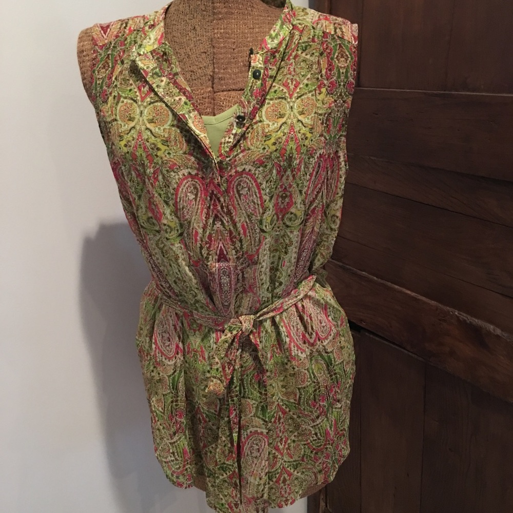 Line green print summer blouse with matching tank.
